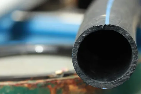 هشدار به پیمانکاران و مصرف‌کنندگان: لوله‌های پلی‌اتیلن تقلبی، پروژه‌های عمرانی را به مرز فروپاشی می‌کشانند